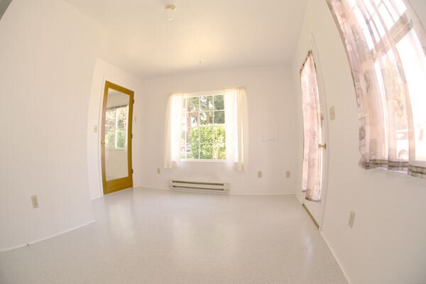 Building Photo - 1518 Willow St SE
