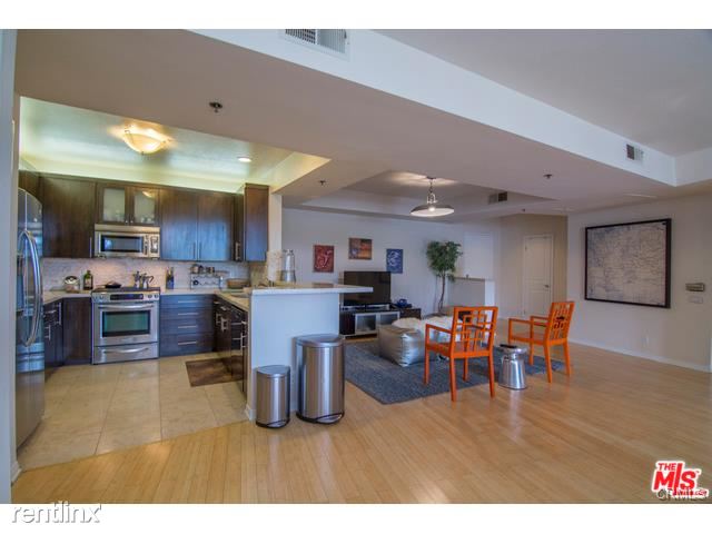 Foto del edificio - 2222 N Beachwood Dr