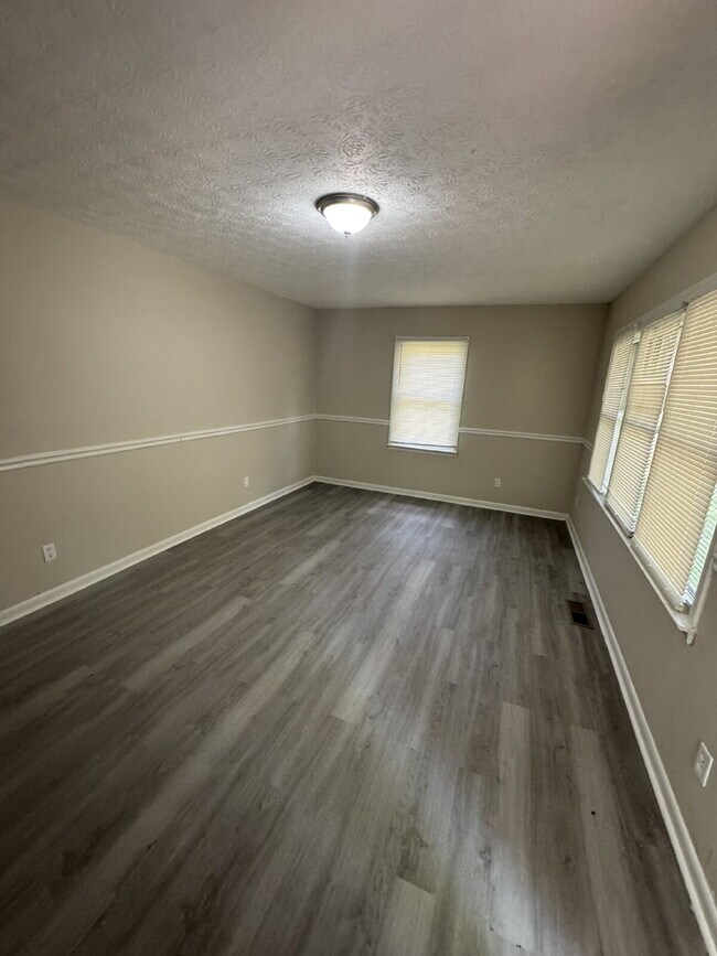 Foto del edificio - "Charming 3-Bed Oasis with 2 Full Baths on Brookview Drive – Your Perfect Talladega Retreat!"