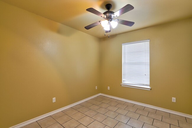 Foto del edificio - 3 Bedroom 2 Bathroom Duplex