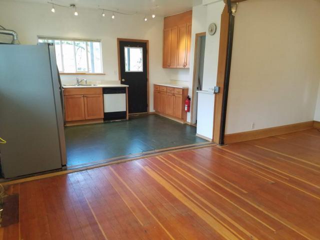 Building Photo - 4 bedroom in Seattle WA 98122