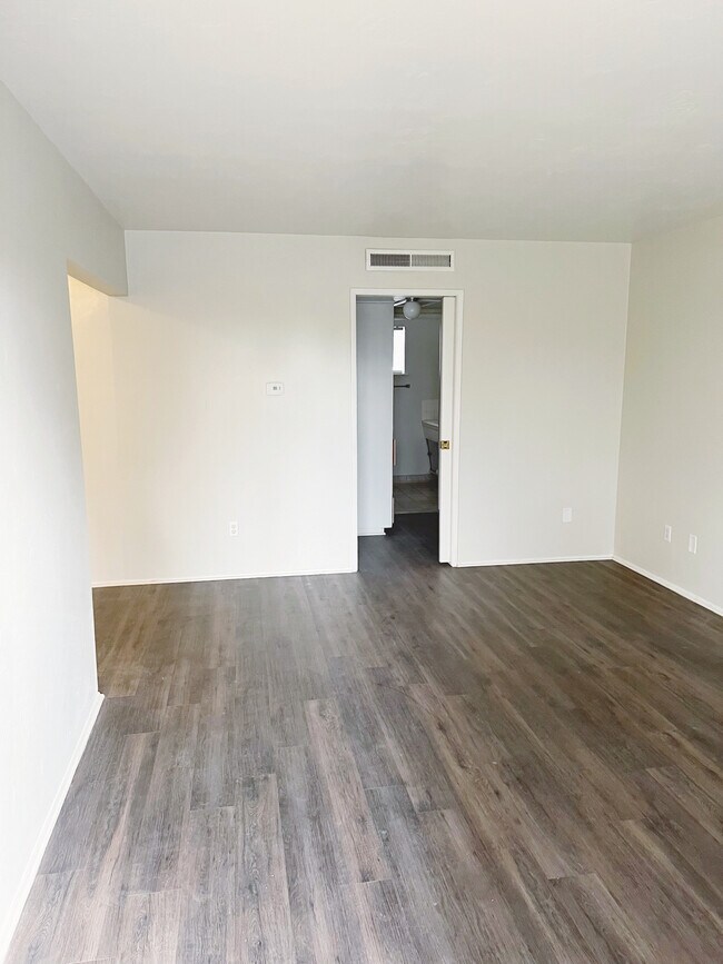 Living Room - 2512 Drake St