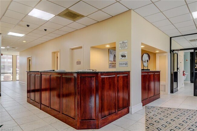 Building Photo - 1101 N Elm St