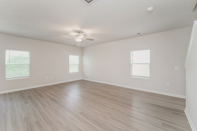 Foto del edificio - 6300 Lowe Ln