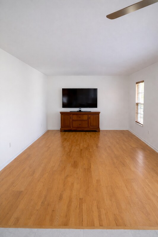 Foto del edificio - 9315 Brandon St