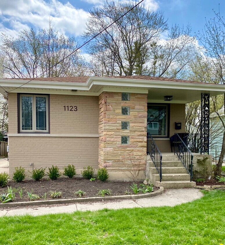 Primary Photo - 1123 Osterman Ave