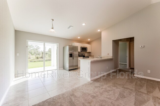Foto del edificio - 1222 Summa Blvd