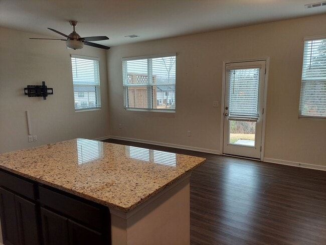 Building Photo - Newly Built Beautiful Townhome for Rent in Mableton