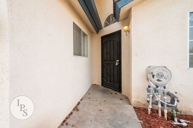 Foto del edificio - North West Fresno Home, 3BR/2BA, Lots of Amenities