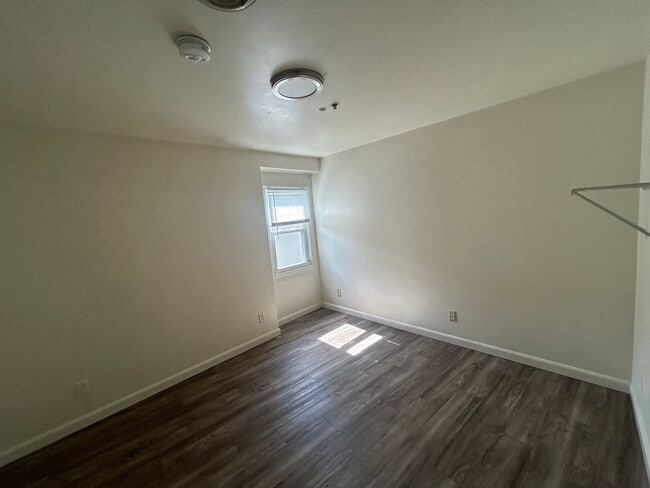 Building Photo - Now Leasing for June 2025 – Ideal 2-Bedroo...