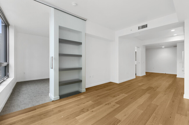 Building Photo - Nexus Condominium - 1 bedroom + den