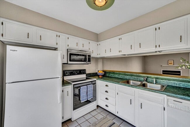 Building Photo - 7311 Maple Ct SW