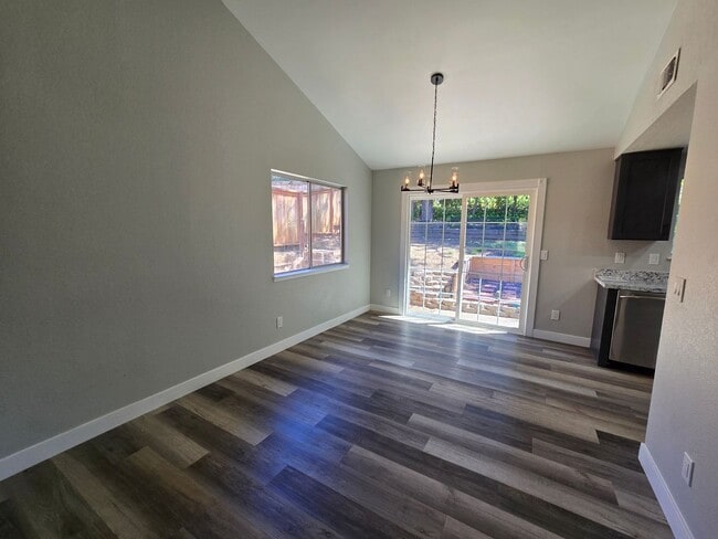 Building Photo - Freshly updated 3-bedroom, 2-bath home