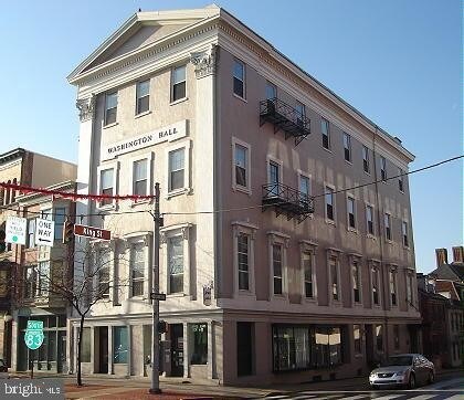 Primary Photo - 10 W King St