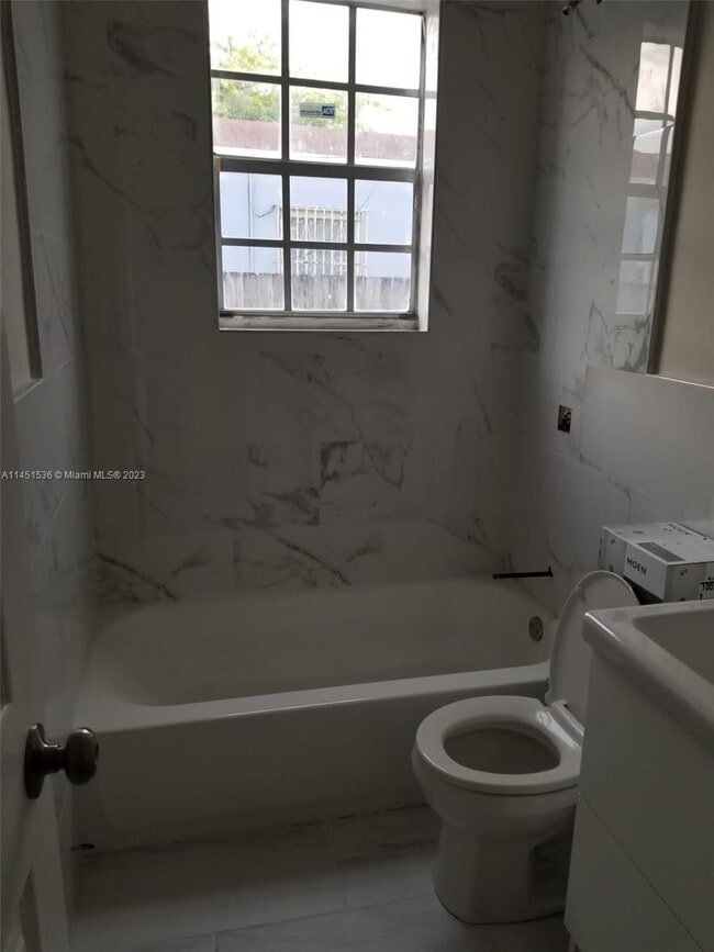 Foto del edificio - 3364 SW 2nd St