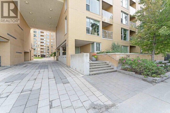 Photo du bâtiment - 250 Lett St
