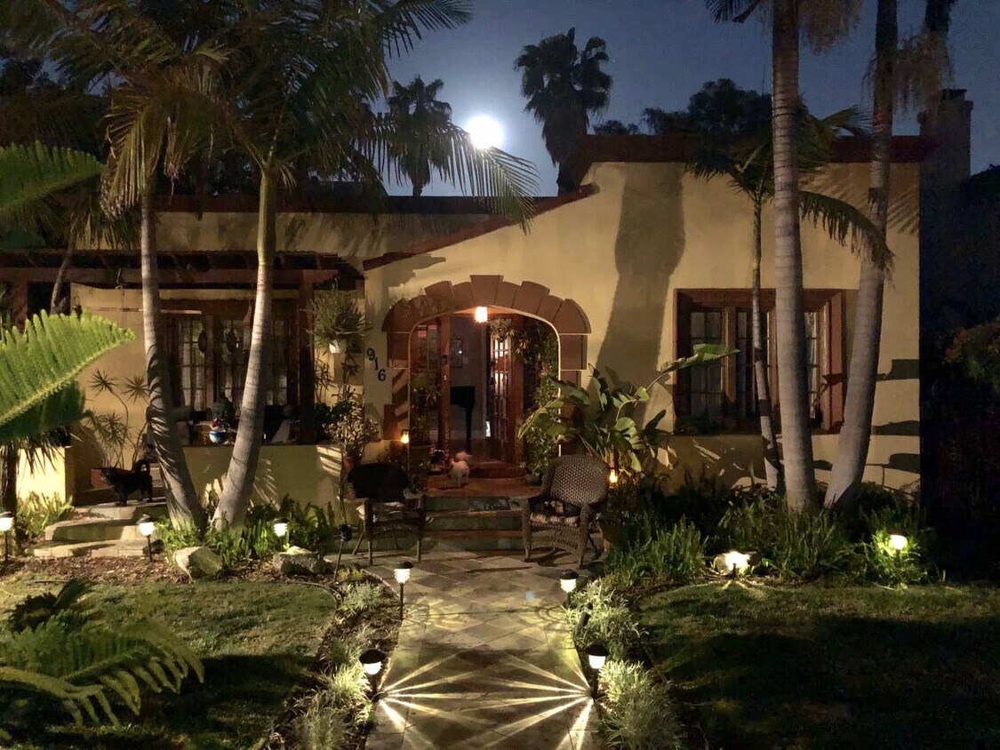 Foto principal - 916 S Highland Ave