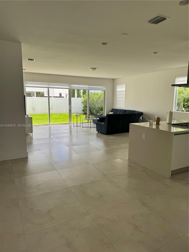 Foto del edificio - 7547 NW 98th Ave