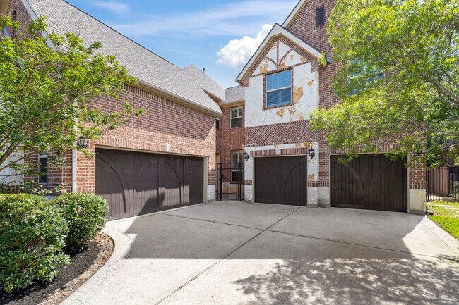 Building Photo - 18 Player Vista Pl