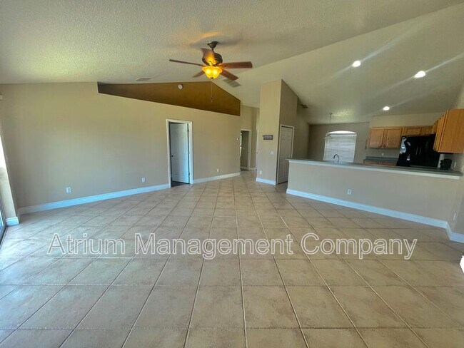 Foto del edificio - 1935 Lynn River Dr