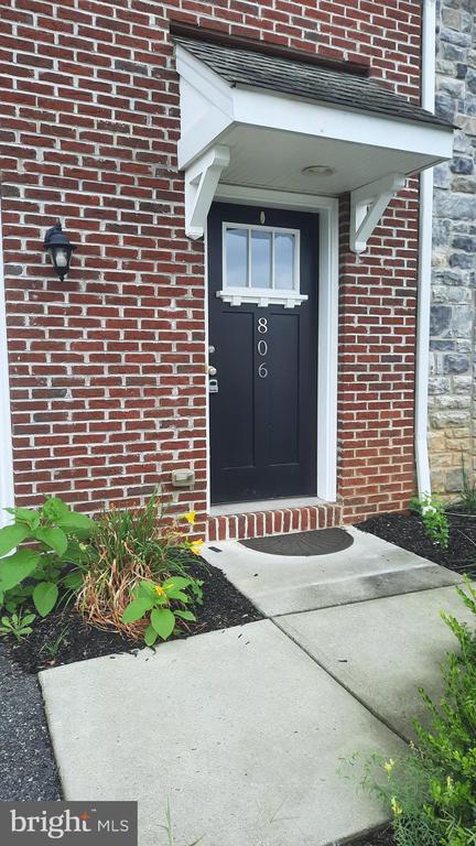Building Photo - 806 Admiral's Quay Dr