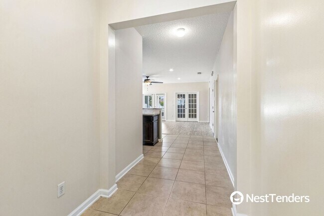 Foto del edificio - Beautiful Amelia Concourse Home!