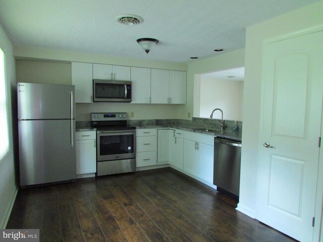 Foto del edificio - 17555 Davis Rd