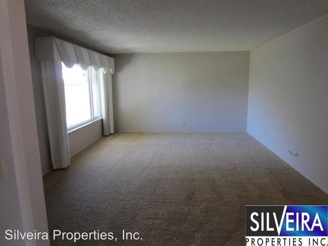 Building Photo - 515 N Lucas Dr