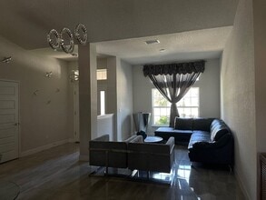Building Photo - 1848 W Mesa Verde Dr