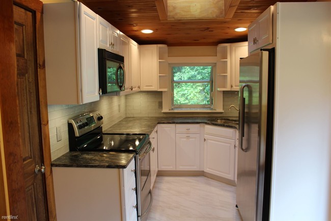 Building Photo - 2 br, 1 bath House - 15 Burdickville Rd