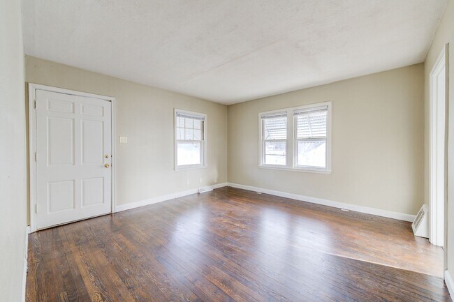 Foto del edificio - Cute 2 bedroom single family house in Bel-nor with attached garage.