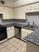 Building Photo - 708 Carol Lynn Dr