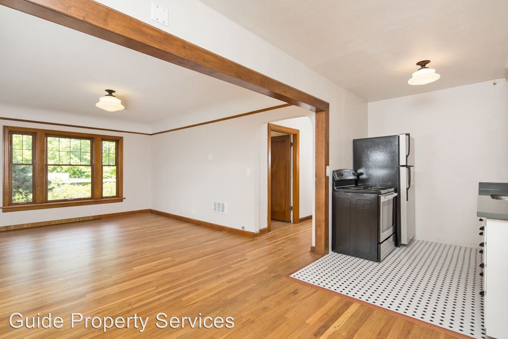 Primary Photo - 1624 41st Ave E