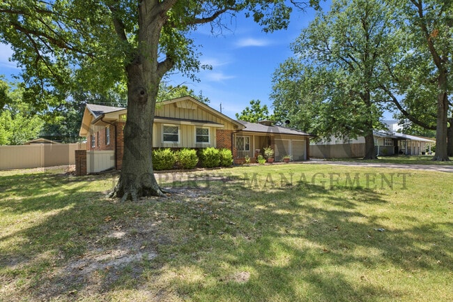 Building Photo - 8115 E Mockingbird St