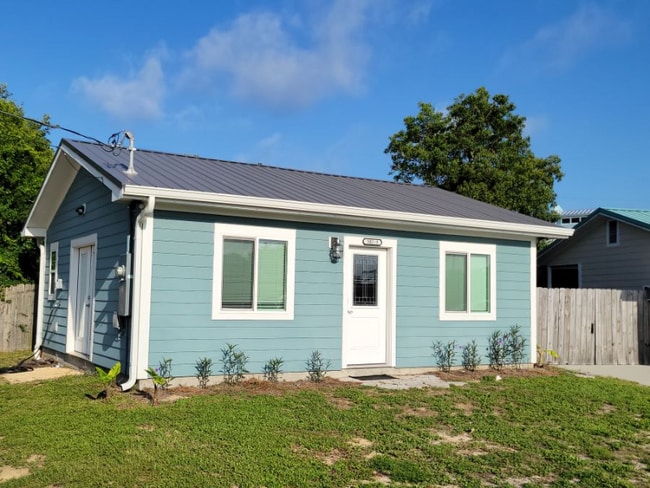 Building Photo - 502 Carmen St