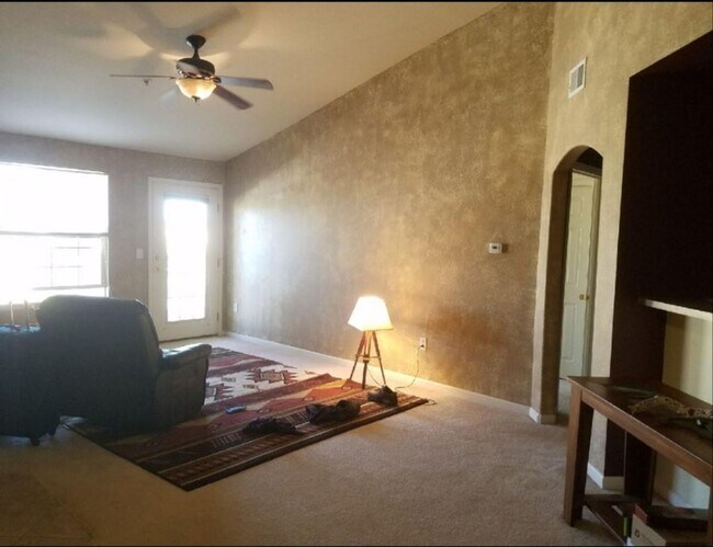 Foto del edificio - Nice 2 bed 2 bath near DIA in gated community