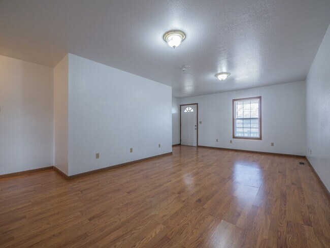 Foto del edificio - East 5th Duplex