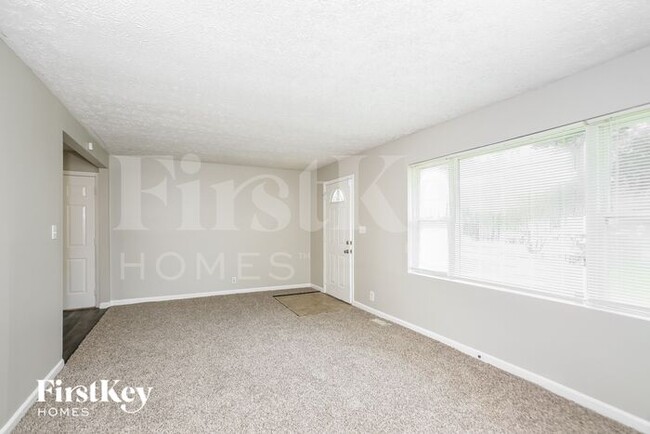 Foto del edificio - 5730 Laurel Hall Dr