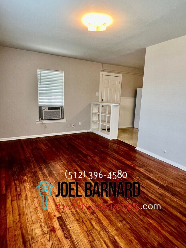 Foto del edificio - Availably July 12: Charming 3 Bedroom 1 Ba...