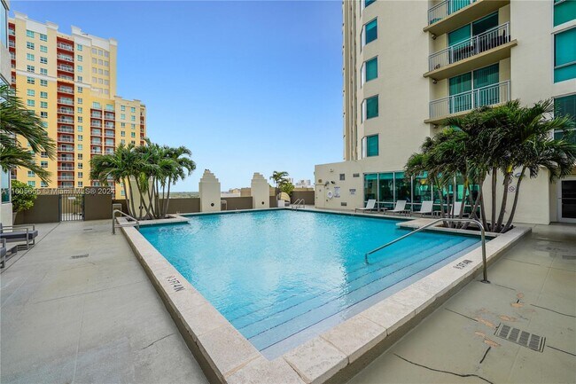 Foto del edificio - 9055 SW 73rd Ct