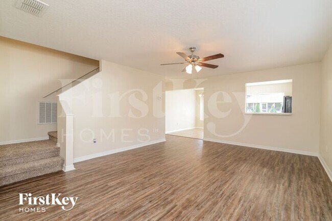 Foto del edificio - 6173 Skylarkcrest Dr