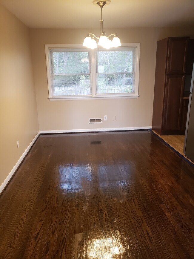 Foto del edificio - 5703 Bunning Dr