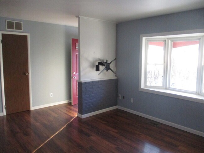 Building Photo - Springboro 3 Bed Tri-Level