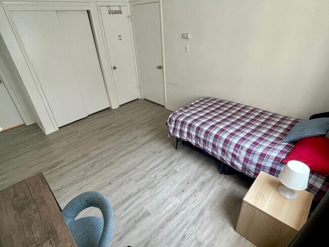 Foto del edificio - West Campus - San Gabriel Place - Fully Funished - Washer / Dryer - Huge Patio - $1400