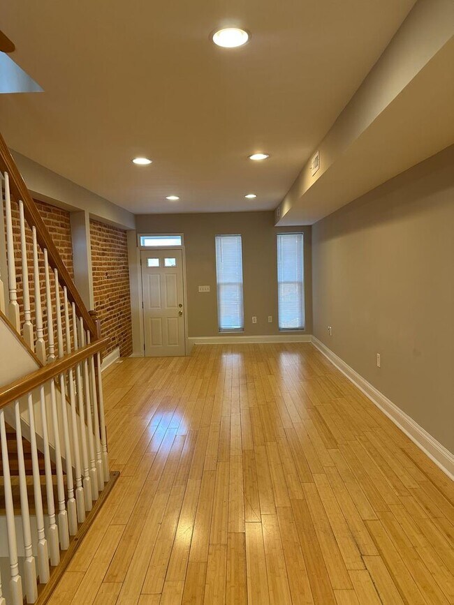 Building Photo - 3 Bedroom Rowhome in Pigtown