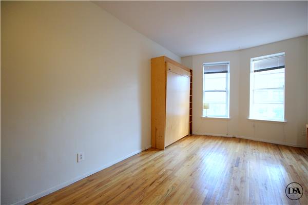 Primary Photo - 334 E 14th St