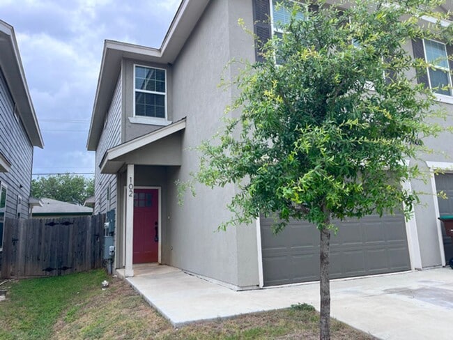 Building Photo - Stylish Living with Amenities – Gated Comm...
