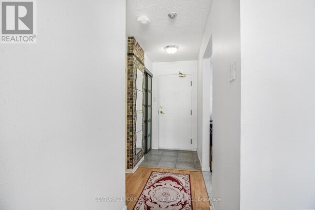 Building Photo - 400 Webb Dr