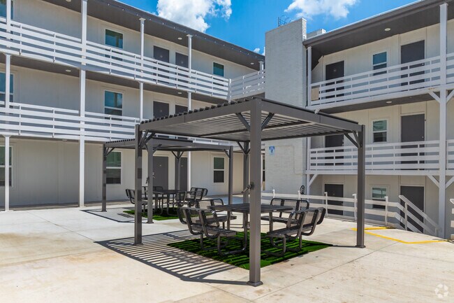 Patio - Crescendo Apartments