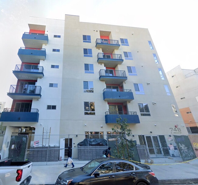 Building Photo - 748 S Irolo